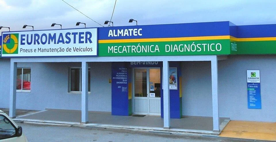 Fachada exterior da oficina Almatec em Almalaguês, Coimbra